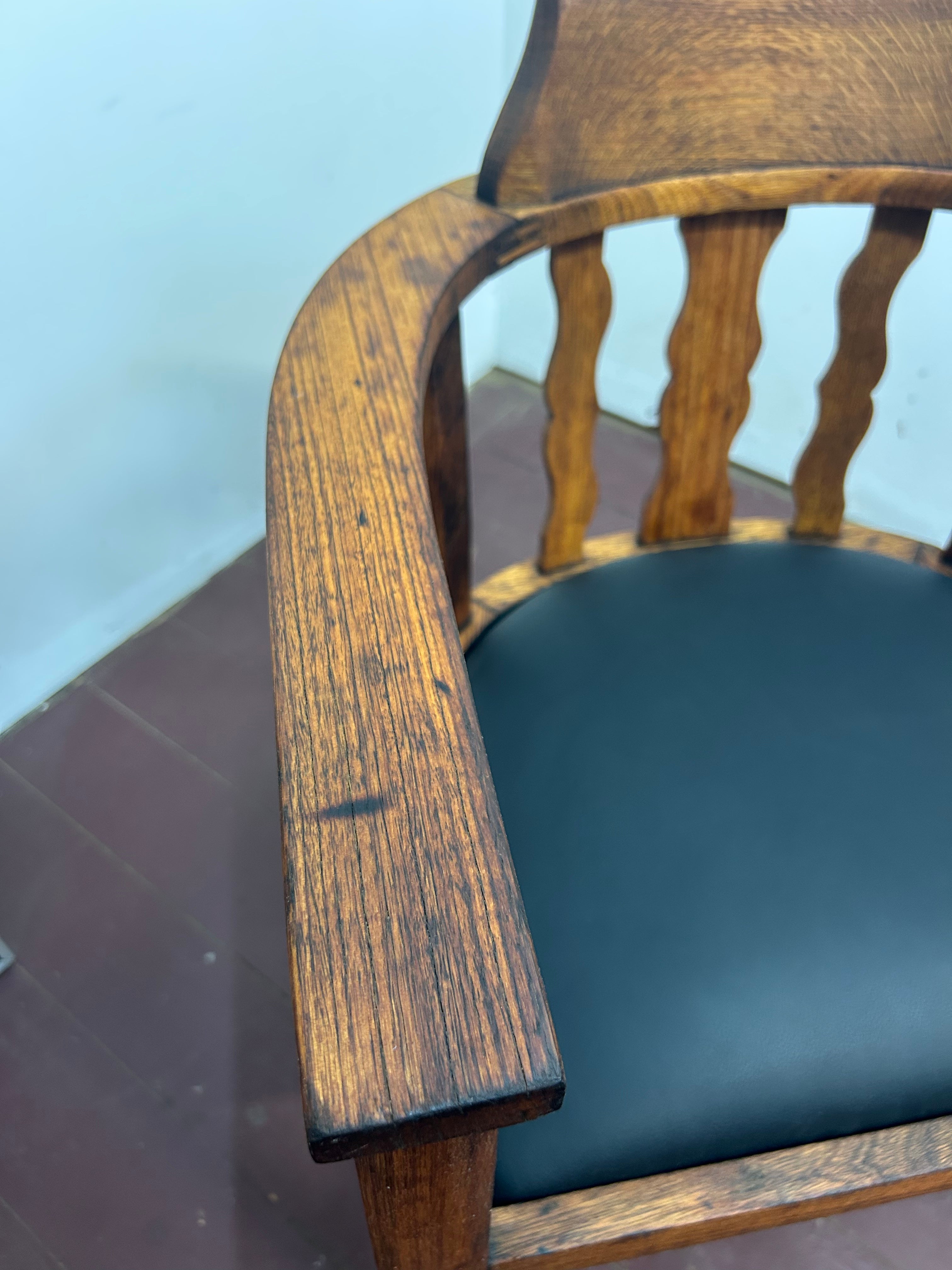 Vintage arm chair